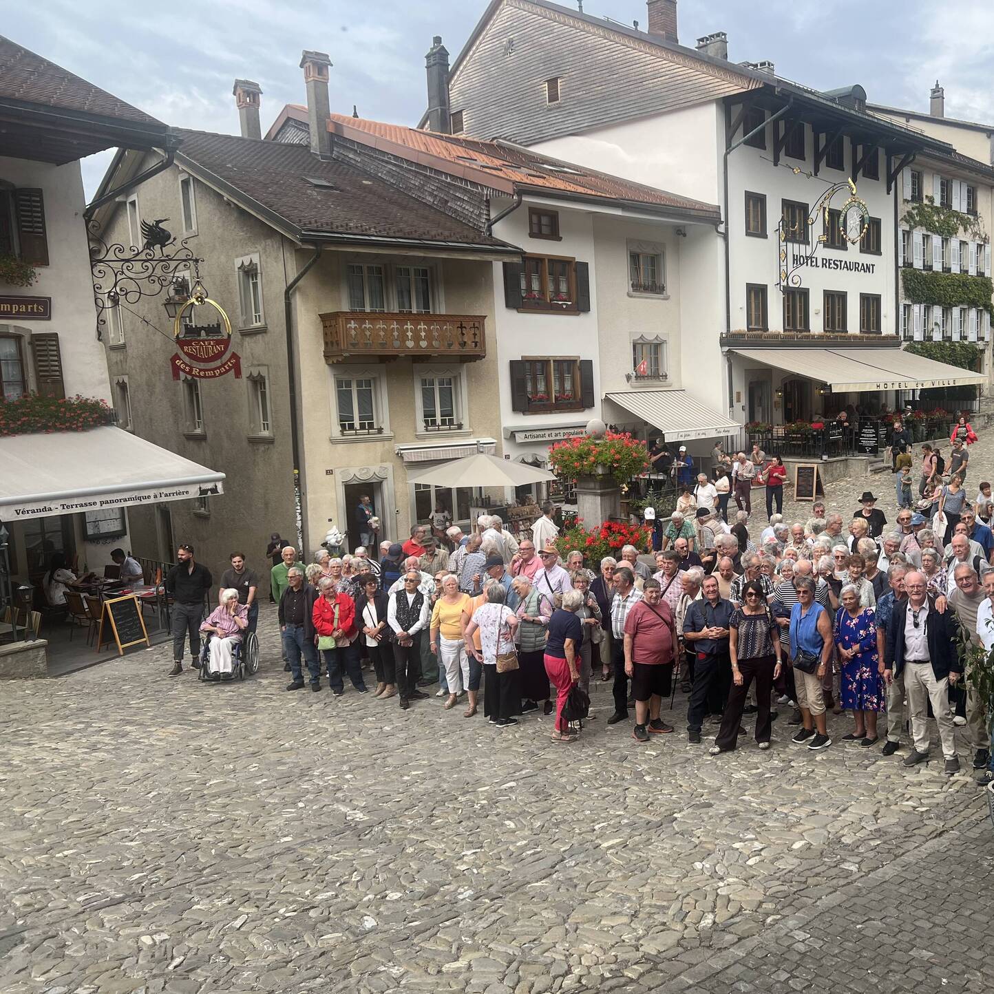 Les aînés de Courrendlin en balade à Gruyères